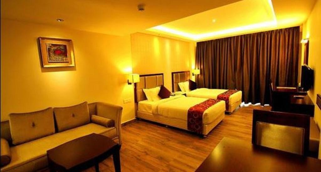 Paravoor Galaxy Hotel Cherai Beach Exterior photo
